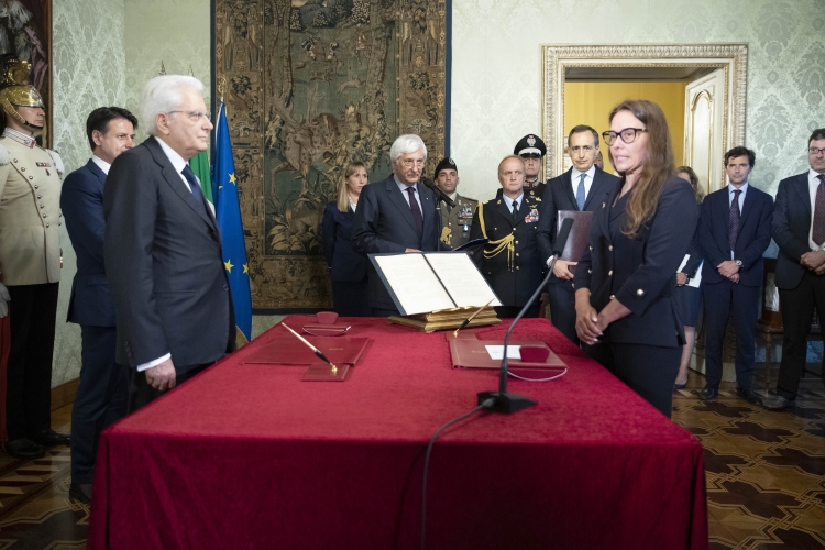 Il Presidente della Repubblica Sergio Mattarella con il Ministro senza portafoglio, Alessandra Locatelli in occasione del giuramento