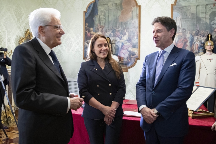 Il Presidente della Repubblica Sergio Mattarella con il Presidente del Consiglio dei Ministri, Giuseppe Conte e il Ministro senza portafoglio, Alessandra Locatelli in occasione del giuramento