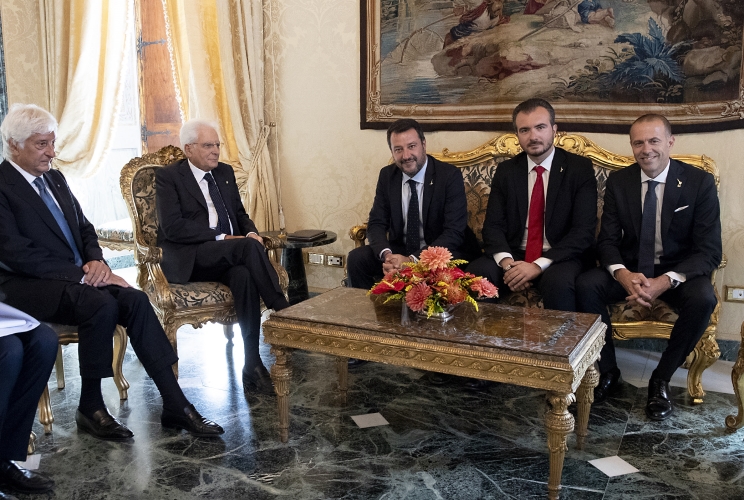 Il Presidente della Repubblica Sergio Mattarella  con il Sen. Massimiliano ROMEO e On. Dott. Riccardo MOLINARI, rispettivamente Presidente del Gruppo Parlamentare “Lega – Salvini Premier” del Senato della Repubblica e della Camera dei Deputati, accompagnati dal Sen. Matteo SALVINI, Segretario Federale del Partito “Lega – Salvini Premier” in  occasione delle consultazioni