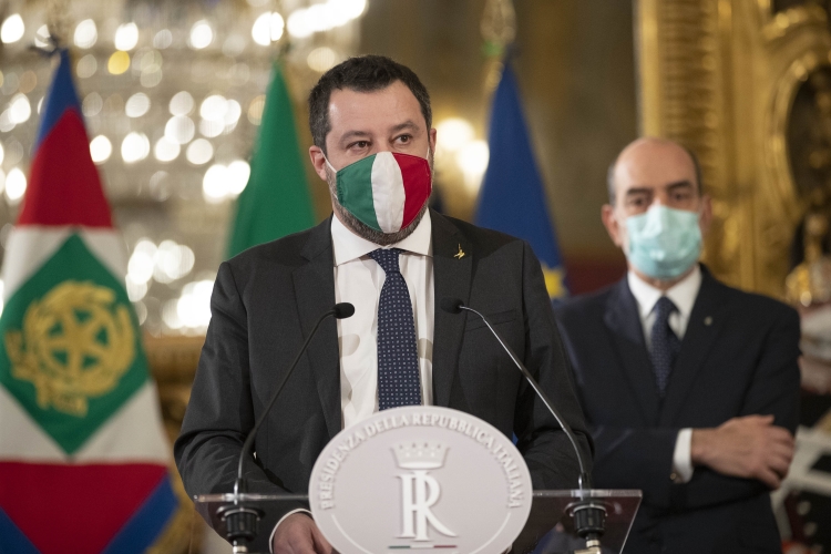 "Fratelli d'Italia" del Senato e della Camera; “Forza Italia Berlusconi Presidente - UDC” del Senato e “Forza Italia - Berlusconi Presidente” della Camera; “Lega – Salvini Premier - Partito Sardo d'azione" del Senato e "Lega - Salvini Premier" della Camera; "Noi con l'Italia - USEI - Cambiamo! - Alleanza di centro" del Gruppo Misto della Camera e "Idea - Cambiamo" del Gruppo Misto del Senato