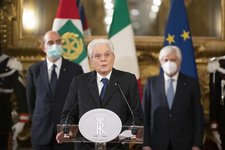 Il Presidente Sergio Mattarella durante le dichiarazioni alla stampa al termine delle consultazioni
