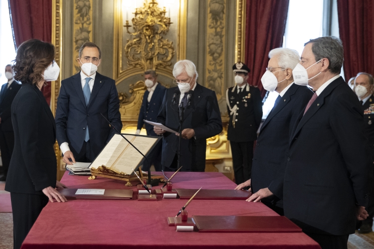 L'On. Mariastella Gelmini, Ministro senza portafoglio, in occasione del giuramento


