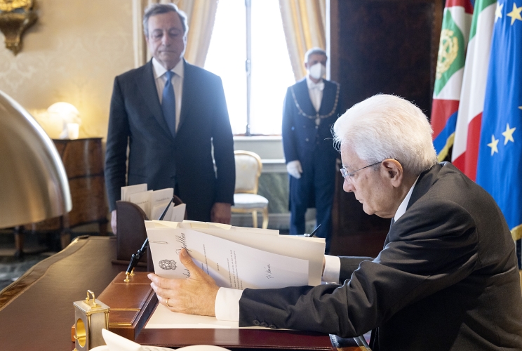  Il Presidente della Repubblica Sergio Mattarella  e il Presidente del Consiglio Mario Draghi in occasione della firma dei decreti