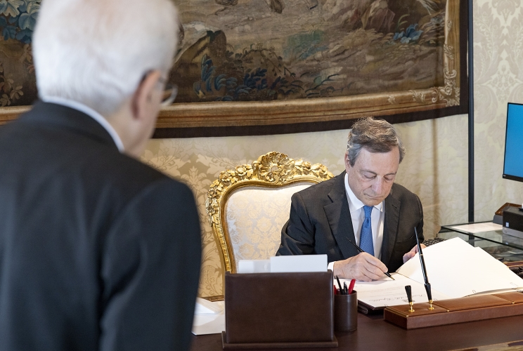  Il Presidente della Repubblica Sergio Mattarella  e il Presidente del Consiglio Mario Draghi in occasione della firma dei decreti