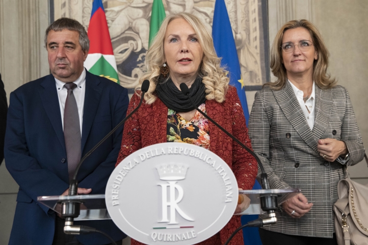 Il Gruppo Parlamentare “Per le autonomie (SVP-Patt, Campobase e Sud Chiama Nord)” del Senato della Repubblica, al termine del colloquio con il Presidente della Repubblica Sergio Mattarella, in occasione delle consultazioni
