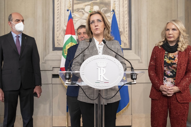 Il Gruppo Parlamentare “Per le autonomie (SVP-Patt, Campobase e Sud Chiama Nord)” del Senato della Repubblica, al termine del colloquio con il Presidente della Repubblica Sergio Mattarella, in occasione delle consultazioni
