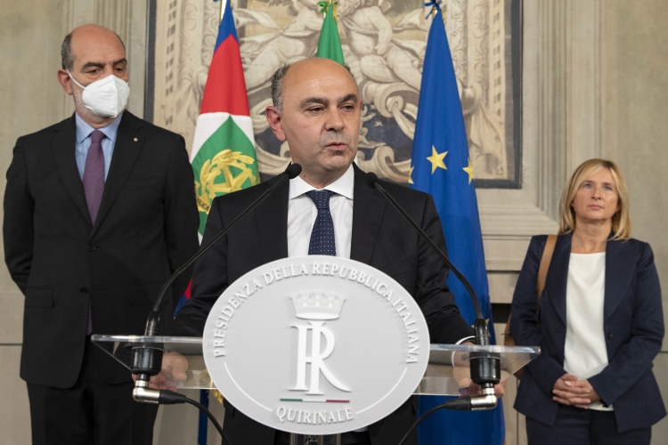 Il Gruppo Misto del Senato della Repubblica, al termine del colloquio con il Presidente della Repubblica Sergio Mattarella, in occasione delle consultazioni 
