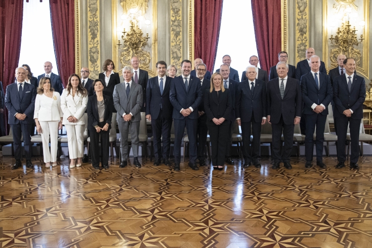 Il Presidente della Repubblica Sergio Mattarella con il Presidente del Consiglio Giorgia Meloni e i ministri del nuovo Governo