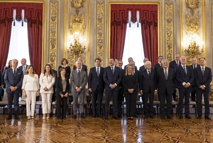 Il Presidente della Repubblica Sergio Mattarella con il Presidente del Consiglio Giorgia Meloni e i ministri del nuovo Governo