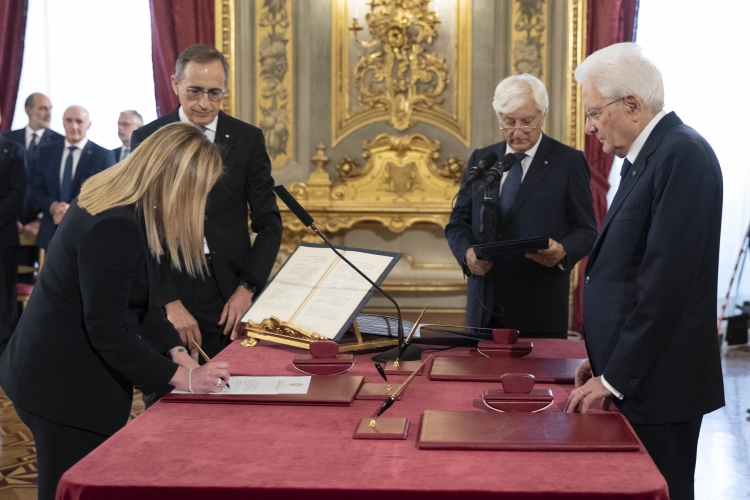 Il Presidente della Repubblica Sergio Mattarella e il Presidente del Consiglio Giorgia Meloni in occasione della cerimonia del giuramento del governo
