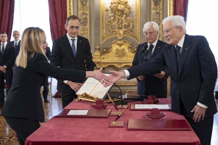 Il Presidente della Repubblica Sergio Mattarella e il Presidente del Consiglio Giorgia Meloni in occasione della cerimonia del giuramento del governo
