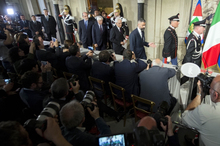 Il Presidente della Repubblica Sergio Mattarella al termine delle consultazioni del 7 maggio 
