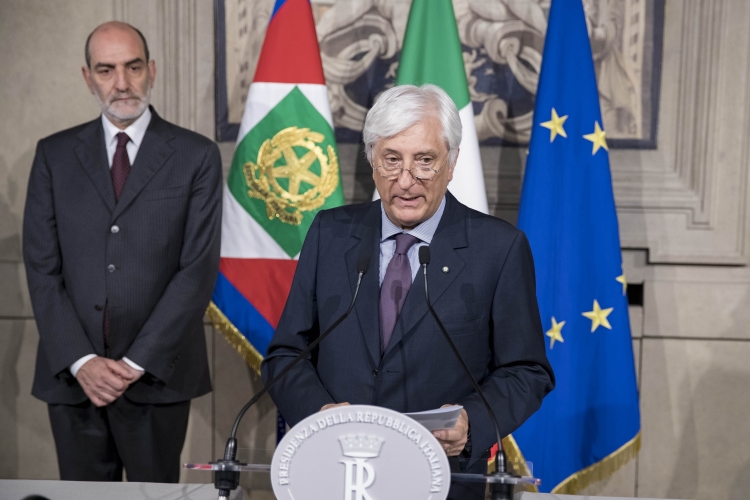 Il Segretario Generale della Presidenza della Repubblica Ugo Zampetti annuncia il conferimento 