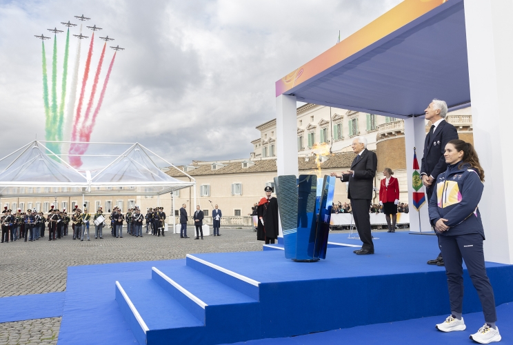 Il Presidente Sergio Mattarella accende il braciere dei i Giochi Olimpici invernali Milano-Cortina 2026