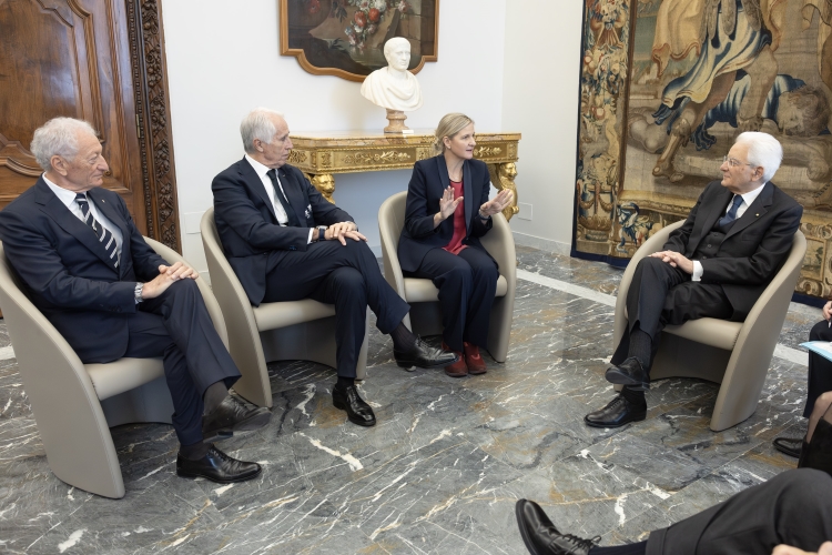 Il Presidente della Repubblica Sergio Mattarella con Kirsty Coventry, Presidente del Comitato Olimpico Internazionale,Luciano Buonfiglio, Presidente del Comitato Olimpico Nazionale Italiano,Giovanni Malagò, Presidente del Comitato Organizzatore di Milano Cortina 2026, in occasione della cerimonia di inaugurazione del viaggio della Fiamma olimpica in occasione dei Giochi Olimpici invernali Milano-Cortina 2026
