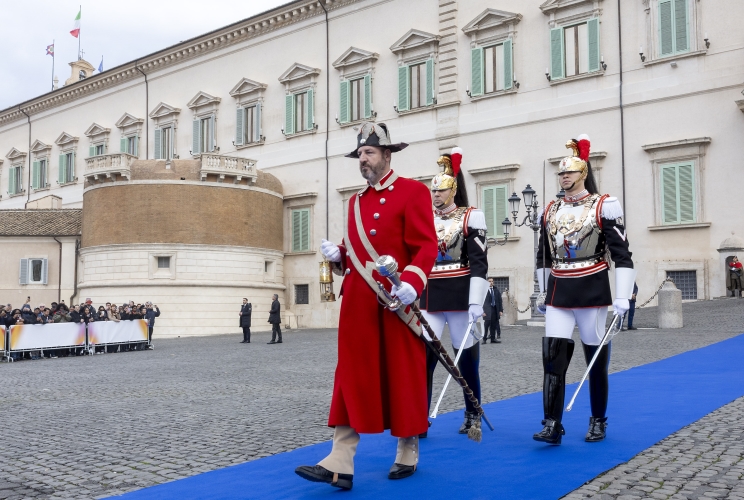 La fiamma olimpica lascia il Palazzo del Quirinale, in occasione della cerimonia di inaugurazione del viaggio della Fiamma olimpica in occasione dei Giochi Olimpici invernali Milano-Cortina 2026