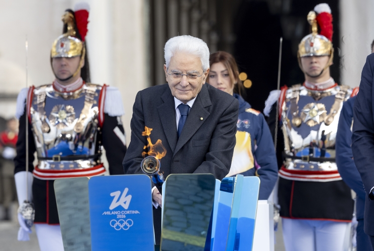 Il Presidente Sergio Mattarella accende il braciere dei i Giochi Olimpici invernali Milano-Cortina 2026