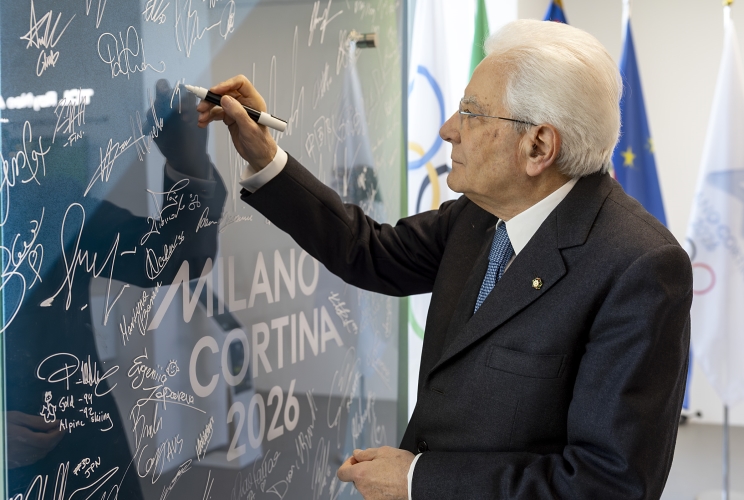 Il Presidente della Repubblica Sergio Mattarella in occasione della visita al villaggio olimpico di Milano Cortina 2026