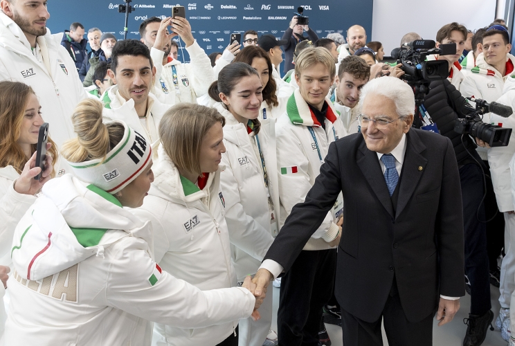 Il Presidente della Repubblica Sergio Mattarella in occasione della visita al villaggio olimpico di Milano Cortina 2026
