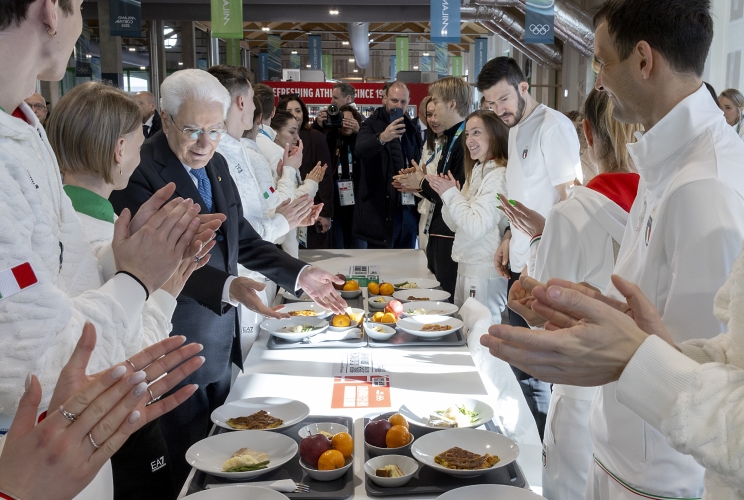 Il Presidente della Repubblica Sergio Mattarella in occasione della visita al villaggio olimpico di Milano Cortina 2026