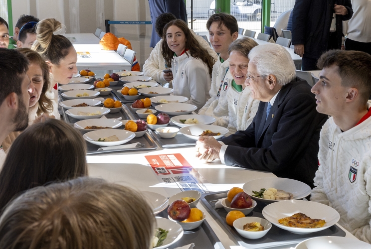 Il Presidente della Repubblica Sergio Mattarella in occasione della visita al villaggio olimpico di Milano Cortina 2026