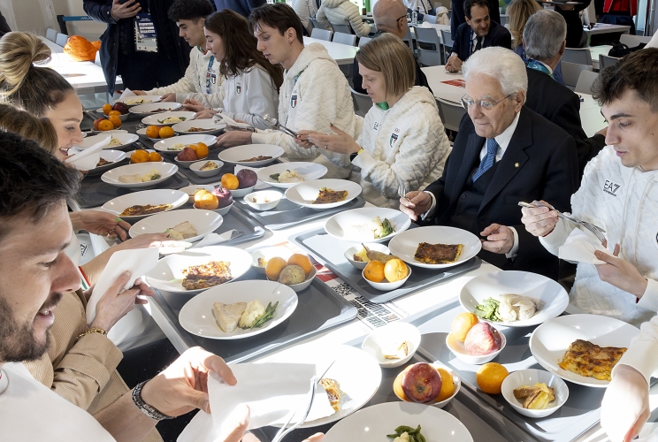 Il Presidente della Repubblica Sergio Mattarella in occasione della visita al villaggio olimpico di Milano Cortina 2026