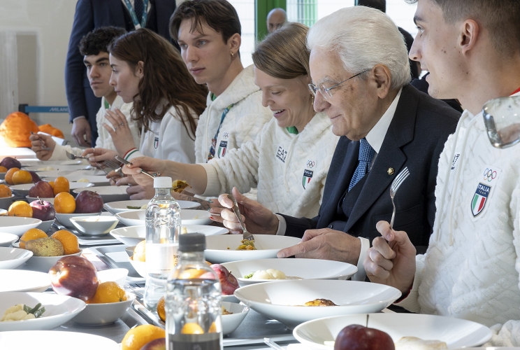 Il Presidente della Repubblica Sergio Mattarella in occasione della visita al villaggio olimpico di Milano Cortina 2026