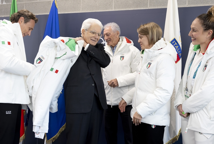 Il Presidente della Repubblica Sergio Mattarella in occasione della visita al villaggio olimpico dI Milano Cortina 2026