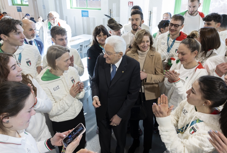 Il Presidente della Repubblica Sergio Mattarella in occasione della visita al villaggio olimpico dI Milano Cortina 2026