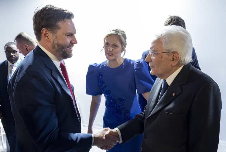 Il Presidente della Repubblica Sergio Mattarella con J.D. Vance, Vicepresidente degli Stati Uniti d'America, in occasione del Pranzo con i membri del CIO