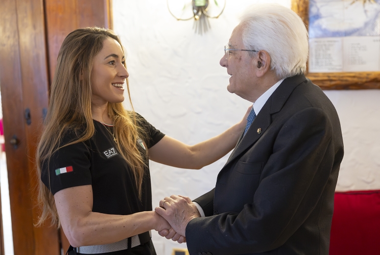 Il Presidente della Repubblica Sergio Mattarella con Sofia Goggia