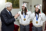 Il Presidente Mattarella con le medaglie d'oro di slittino, Andrea Voetter e Marion Oberhofer