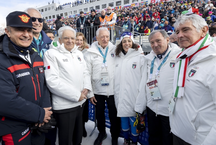 Il Presidente della Repubblica Sergio Mattarella con Federica Brignone dopo la vittoria in Super G
