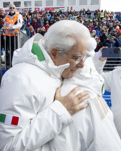 Il Presidente della Repubblica Sergio Mattarella con Federica Brignone dopo la vittoria in Super G