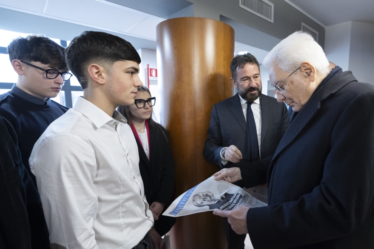 Il Presidente Sergio Mattarella con il direttore del giornale La Nuova Sardegna  
