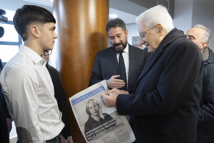 Il Presidente Sergio Mattarella con il direttore del giornale La Nuova Sardegna  
