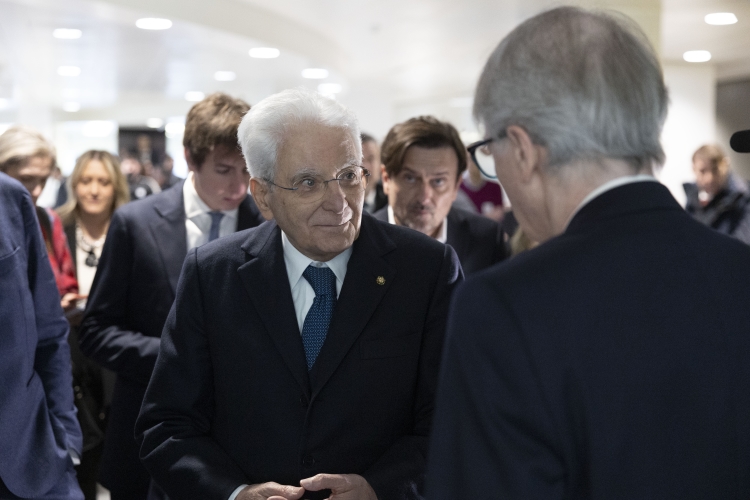 Il Presidente Sergio Mattarella con Andrea Malaguti, Direttore de “La Stampa” in occasione della visita alla redazione del quotidiano “La Stampa”
