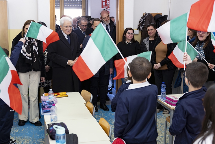 Il Presidente della Repubblica Sergio Mattarella nel corso della visita al plesso scolastico di Niscemi "Mario Gori"
(Foto di Paolo Giandotti - Ufficio Stampa per la Stampa e la Comunicazione della Presidenza della Repubblica)
