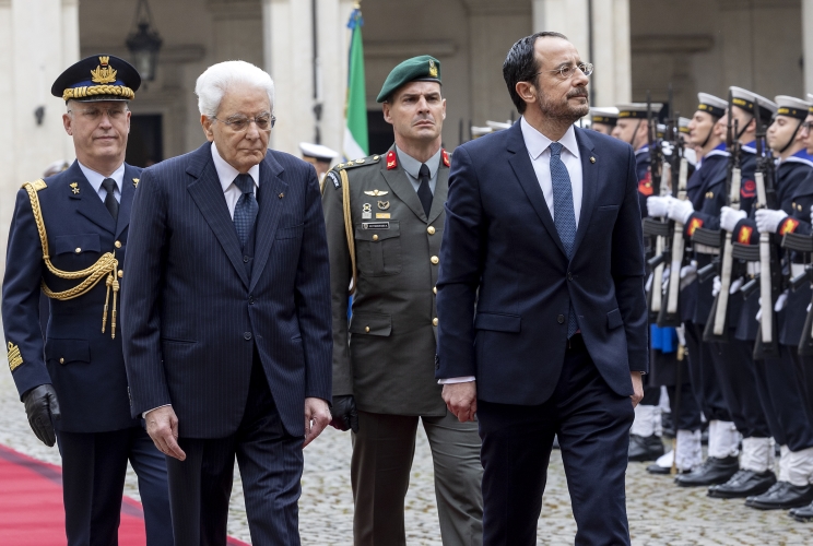 Il Presidente Sergio Mattarella con Nikos Christodoulides, Presidente della Repubblica di Cipro, in occasione degli onori militari