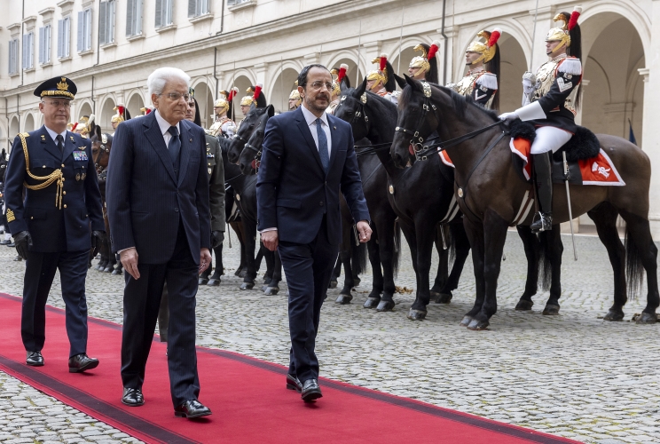 Il Presidente Sergio Mattarella con Nikos Christodoulides, Presidente della Repubblica di Cipro, in occasione degli onori militari