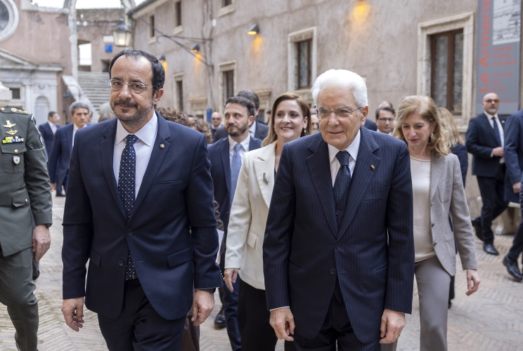 Il Presidente Sergio Mattarella e la Sig.ra Laura con Nikos Christodoulides, Presidente della Repubblica di Cipro e la Signora Philippa Karsera, in occasione della inaugurazione della mostra "Cipro e Italia: identità culturali condivise all’alba della storia"