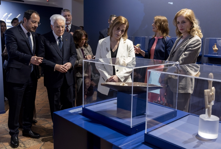 Il Presidente Sergio Mattarella e la Sig.ra Laura con Nikos Christodoulides, Presidente della Repubblica di Cipro e la Signora Philippa Karsera, in occasione della inaugurazione della mostra "Cipro e Italia: identità culturali condivise all’alba della storia"