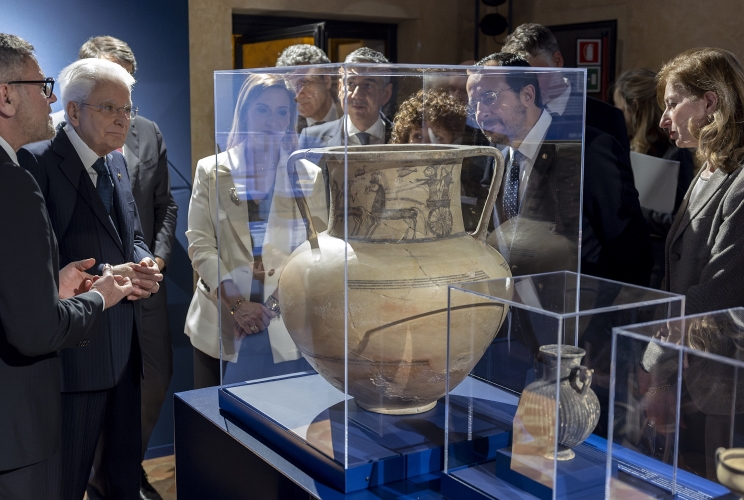 Il Presidente Sergio Mattarella e la Sig.ra Laura con Nikos Christodoulides, Presidente della Repubblica di Cipro e la Signora Philippa Karsera, in occasione della inaugurazione della mostra "Cipro e Italia: identità culturali condivise all’alba della storia"