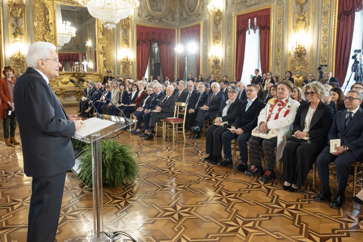 Il Presidente Sergio Mattarella nel corso della cerimonia di consegna delle onorificenze dell’Ordine al Merito della Repubblica Italiana conferite “motu proprio” a cittadini distintisi per atti di eroismo e impegno civile 
