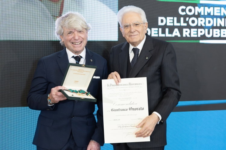 Il Presidente Sergio Mattarella consegna l'onorificenza di Commendatore dell'Ordine al merito della Repubblica Italiana a Gianfranco Onorato, “Jeff” , conferita motu propri
