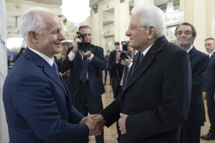 Il Presidente della Repubblica Sergio Mattarella con Luciano Fontana, Direttore del Corriere della Sera, in occasione della cerimonia in occasione del 150° anniversario della fondazione del Corriere della Sera 