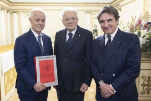 Il Presidente della Repubblica Sergio Mattarella con Luciano Fontana, Direttore del Corriere della Sera, e con Urbano Cairo, Presidente RCS MediaGroup, in occasione della cerimonia in occasione del 150° anniversario della fondazione del Corriere della Sera