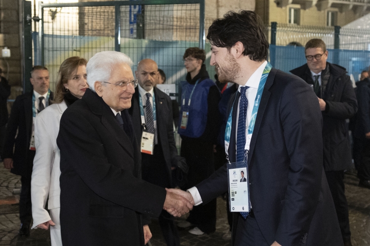 Il Presidente della Repubblica Sergio Mattarella con Alberto Stefani, Presidente della Regione Veneto in occasione della cerimonia di apertura dei Giochi Paralimpici Invernali Milano Cortina 2026
