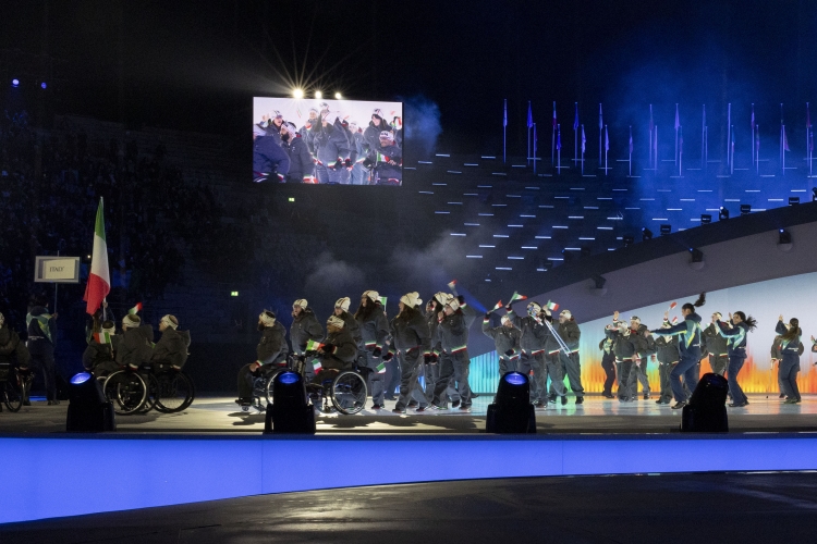 Gli atleti azzurri alla cerimonia di apertura dei Giochi Paralimpici Invernali Milano Cortina 2026
