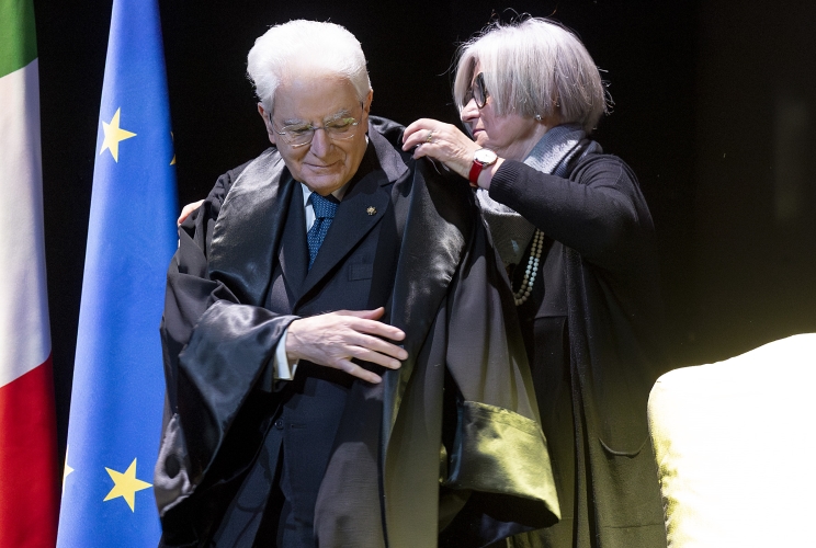Il Presidente della Repubblica Sergio Mattarella  alla cerimonia di conferimento della Laurea magistrale Honoris Causa in “Politica, Istituzioni e Mercato” al Presidente della Repubblica, in occasione dei 150 anni della Scuola di Scienze politiche “Cesare Alfieri”